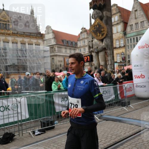 05.10.2025 - 20. swb-Marathon Bremen Yannick Fuchs http://msf.ph/oto/9269375 05.10.2025 12:14:16 Ziel 1779 meine-sportfotos.de