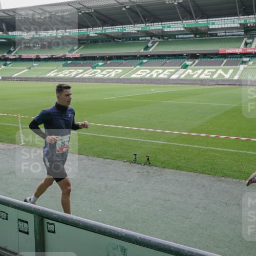 05.10.2025 - 20. swb-Marathon Bremen Michael Burmester http://msf.ph/oto/9269377 05.10.2025 12:38:47 Laufen im Stadion 193, 383, 685, 1005, 1329, 1352, 1379, 1520, 1833, 2940, 3975, 5074, 6541, 7999, 8341, 1058 meine-sportfotos.de