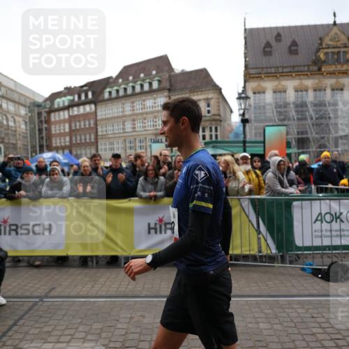 05.10.2025 - 20. swb-Marathon Bremen Yannick Fuchs http://msf.ph/oto/9269382 05.10.2025 12:14:17 Ziel 1779 meine-sportfotos.de