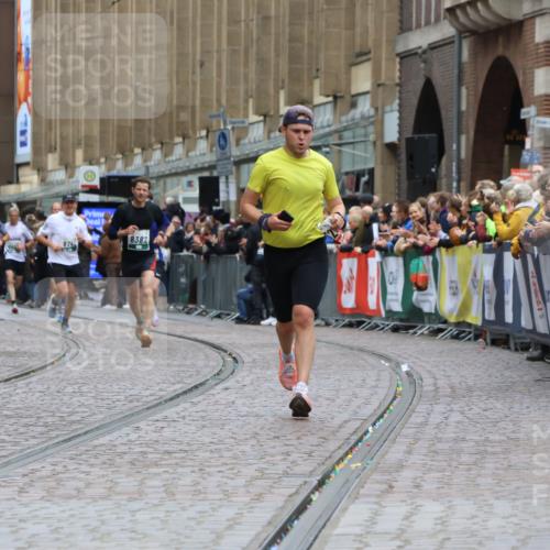 05.10.2025 - 20. swb-Marathon Bremen Strokosch-Dieckow http://msf.ph/oto/9269384 05.10.2025 13:01:05 Ziel 588, 628, 1093, 1215, 4358, 8382, 8747, 8828 meine-sportfotos.de