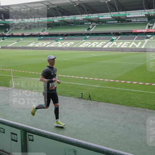 05.10.2025 - 20. swb-Marathon Bremen Michael Burmester http://msf.ph/oto/9269410 05.10.2025 12:38:56 Laufen im Stadion 193, 685, 1329, 1352, 1379, 1520, 1833, 2940, 3975, 4629, 4807, 5074, 6541, 7999, 8341, 9082, 383, 1005, 1058 meine-sportfotos.de