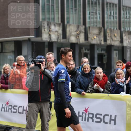 05.10.2025 - 20. swb-Marathon Bremen Yannick Fuchs http://msf.ph/oto/9269446 05.10.2025 12:14:24 Ziel  meine-sportfotos.de