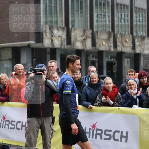 05.10.2025 - 20. swb-Marathon Bremen Yannick Fuchs http://msf.ph/oto/9269453 05.10.2025 12:14:24 Ziel  meine-sportfotos.de