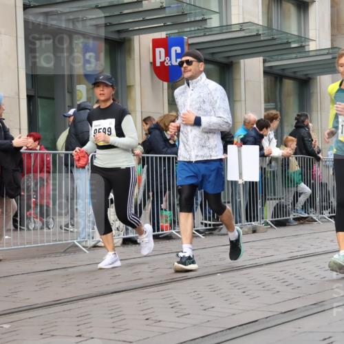 05.10.2025 - 20. swb-Marathon Bremen Strokosch-Dieckow http://msf.ph/oto/9269460 05.10.2025 11:07:42 Ziel 8123, 9212, 9557, 9599, 9617, 9874, 10125, 10135, 10365, 10366, 10706, 10782, 10783, 10866, 11019, 11309, 11490, 11670, 11677, 8123, 9212, 9557, 9599, 9617, 9874, 10125, 10135, 10365, 10366, 10706, 10782, 10783, 10866, 11019, 11309, 11490, 11670, 11677 meine-sportfotos.de