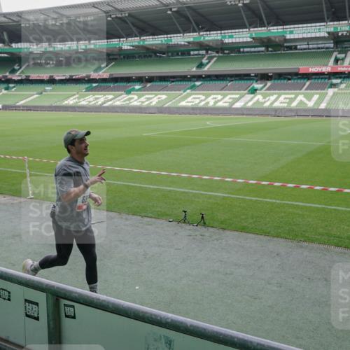 05.10.2025 - 20. swb-Marathon Bremen Michael Burmester http://msf.ph/oto/9269463 05.10.2025 12:39:00 Laufen im Stadion 193, 685, 1329, 1352, 1520, 2940, 3975, 4629, 4807, 5074, 6541, 7551, 7999, 8341, 9082, 383, 1005, 1058, 1379, 1833 meine-sportfotos.de