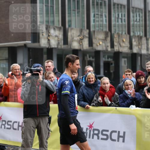 05.10.2025 - 20. swb-Marathon Bremen Yannick Fuchs http://msf.ph/oto/9269467 05.10.2025 12:14:24 Ziel  meine-sportfotos.de