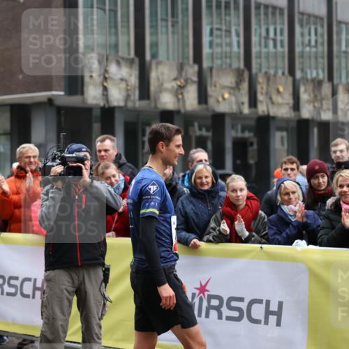 05.10.2025 - 20. swb-Marathon Bremen Yannick Fuchs http://msf.ph/oto/9269478 05.10.2025 12:14:24 Ziel  meine-sportfotos.de