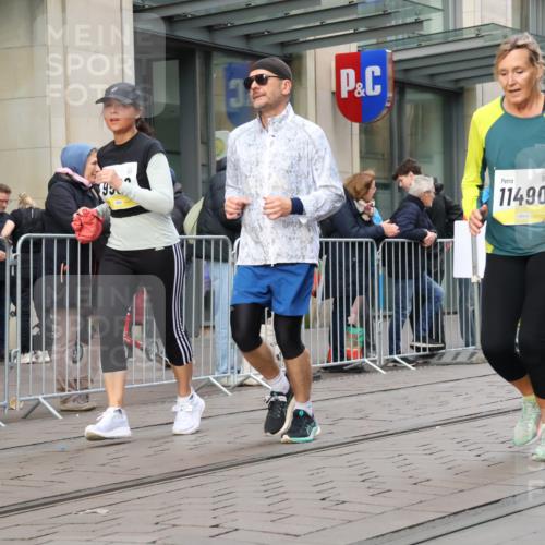 05.10.2025 - 20. swb-Marathon Bremen Strokosch-Dieckow http://msf.ph/oto/9269479 05.10.2025 11:07:42 Ziel 8123, 9212, 9557, 9599, 9617, 9874, 10125, 10135, 10365, 10366, 10706, 10782, 10783, 10866, 11019, 11309, 11490, 11670, 11677, 8123, 9212, 9557, 9599, 9617, 9874, 10125, 10135, 10365, 10366, 10706, 10782, 10783, 10866, 11019, 11309, 11490, 11670, 11677 meine-sportfotos.de