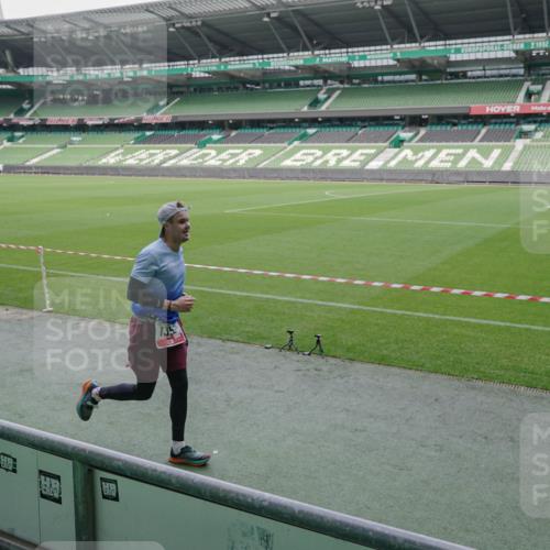 05.10.2025 - 20. swb-Marathon Bremen Michael Burmester http://msf.ph/oto/9269481 05.10.2025 12:39:02 Laufen im Stadion 193, 685, 1329, 1352, 1520, 2940, 3975, 4629, 4807, 5074, 6541, 7551, 7999, 8341, 9082, 383, 1005, 1379, 1833 meine-sportfotos.de
