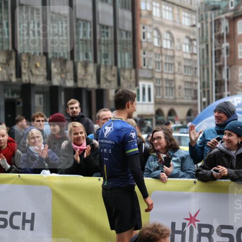 05.10.2025 - 20. swb-Marathon Bremen Yannick Fuchs http://msf.ph/oto/9269502 05.10.2025 12:14:26 Ziel  meine-sportfotos.de