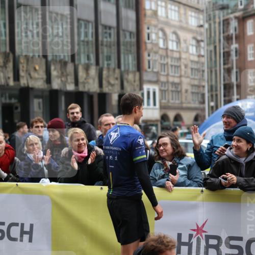 05.10.2025 - 20. swb-Marathon Bremen Yannick Fuchs http://msf.ph/oto/9269514 05.10.2025 12:14:26 Ziel  meine-sportfotos.de