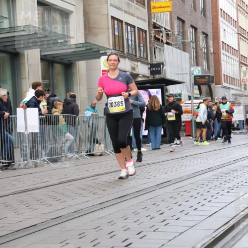 05.10.2025 - 20. swb-Marathon Bremen Strokosch-Dieckow http://msf.ph/oto/9269516 05.10.2025 11:07:44 Ziel 8123, 9212, 9519, 9557, 9599, 9617, 9874, 10125, 10135, 10365, 10366, 10706, 10782, 10783, 10866, 11019, 11232, 11309, 11490, 11670, 11677, 8123, 9212, 9519, 9557, 9599, 9617, 9874, 10125, 10135, 10365, 10366, 10706, 10782, 10783, 10866, 11019, 11232, 11309, 11490, 11670, 11677 meine-sportfotos.de
