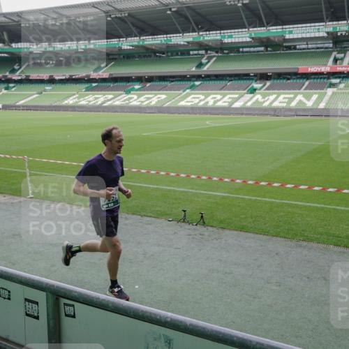 05.10.2025 - 20. swb-Marathon Bremen Michael Burmester http://msf.ph/oto/9269519 05.10.2025 12:39:07 Laufen im Stadion 193, 685, 1329, 1352, 1520, 2940, 3975, 4629, 4807, 5074, 6541, 7551, 7999, 8341, 9082, 383, 1005, 1379, 1833 meine-sportfotos.de