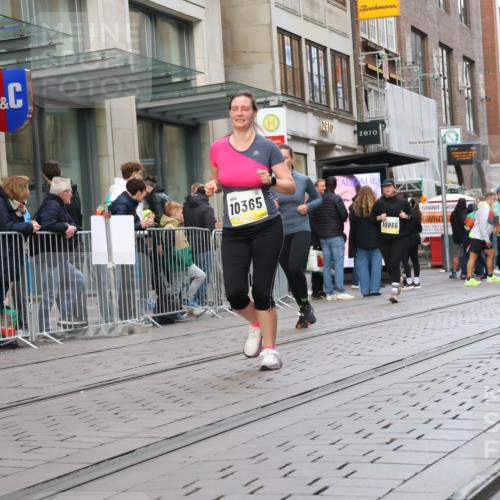 05.10.2025 - 20. swb-Marathon Bremen Strokosch-Dieckow http://msf.ph/oto/9269531 05.10.2025 11:07:45 Ziel 8123, 9212, 9519, 9557, 9599, 9617, 9874, 10125, 10135, 10365, 10366, 10706, 10782, 10783, 10866, 11019, 11232, 11309, 11490, 11670, 11677, 8123, 9212, 9519, 9557, 9599, 9617, 9874, 10125, 10135, 10365, 10366, 10706, 10782, 10783, 10866, 11019, 11232, 11309, 11490, 11670, 11677 meine-sportfotos.de