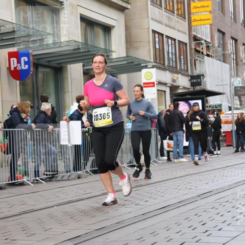 05.10.2025 - 20. swb-Marathon Bremen Strokosch-Dieckow http://msf.ph/oto/9269544 05.10.2025 11:07:45 Ziel 8123, 9212, 9519, 9557, 9599, 9617, 9874, 10125, 10135, 10365, 10366, 10706, 10782, 10783, 10866, 11019, 11232, 11309, 11490, 11670, 11677, 8123, 9212, 9519, 9557, 9599, 9617, 9874, 10125, 10135, 10365, 10366, 10706, 10782, 10783, 10866, 11019, 11232, 11309, 11490, 11670, 11677 meine-sportfotos.de