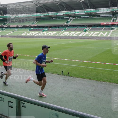 05.10.2025 - 20. swb-Marathon Bremen Michael Burmester http://msf.ph/oto/9269552 05.10.2025 12:39:29 Laufen im Stadion 193, 236, 685, 826, 1198, 1329, 1345, 1352, 1626, 1925, 2940, 4030, 4629, 4807, 5074, 5240, 6541, 7551, 7999, 8341, 8849, 9082, 1520, 3975 meine-sportfotos.de