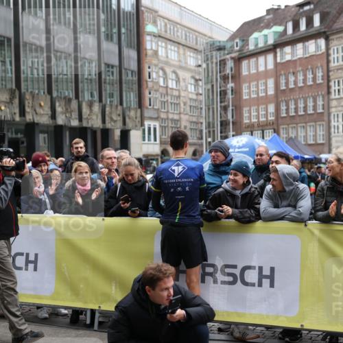 05.10.2025 - 20. swb-Marathon Bremen Yannick Fuchs http://msf.ph/oto/9269553 05.10.2025 12:14:27 Ziel  meine-sportfotos.de