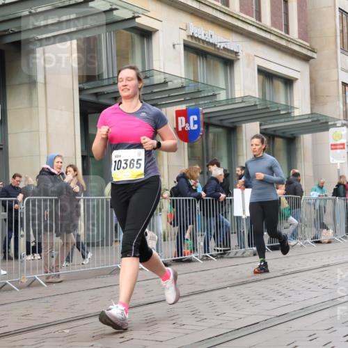05.10.2025 - 20. swb-Marathon Bremen Strokosch-Dieckow http://msf.ph/oto/9269582 05.10.2025 11:07:46 Ziel 8123, 9212, 9401, 9519, 9557, 9599, 9617, 9874, 10125, 10135, 10365, 10366, 10706, 10782, 10783, 10866, 11019, 11232, 11309, 11490, 11670, 11677, 8123, 9212, 9401, 9519, 9557, 9599, 9617, 9874, 10125, 10135, 10365, 10366, 10706, 10782, 10783, 10866, 11019, 11232, 11309, 11490, 11670, 11677 meine-sportfotos.de
