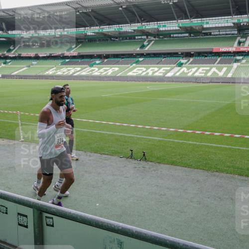 05.10.2025 - 20. swb-Marathon Bremen Michael Burmester http://msf.ph/oto/9269590 05.10.2025 12:39:41 Laufen im Stadion 236, 826, 1198, 1345, 1352, 1392, 1626, 1925, 2130, 4030, 4629, 4807, 5240, 7551, 7999, 8849, 9082, 193, 685, 1329, 2940, 3975, 5074, 6541, 8341 meine-sportfotos.de