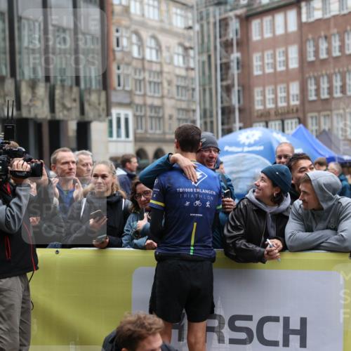 05.10.2025 - 20. swb-Marathon Bremen Yannick Fuchs http://msf.ph/oto/9269592 05.10.2025 12:14:29 Ziel  meine-sportfotos.de