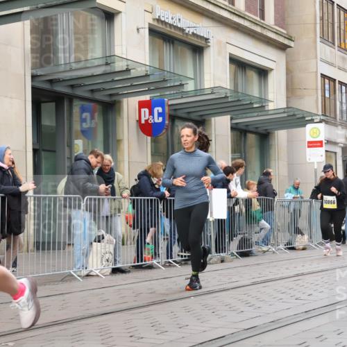 05.10.2025 - 20. swb-Marathon Bremen Strokosch-Dieckow http://msf.ph/oto/9269593 05.10.2025 11:07:46 Ziel 8123, 9212, 9401, 9519, 9557, 9599, 9617, 9874, 10125, 10135, 10365, 10366, 10706, 10782, 10783, 10866, 11019, 11232, 11309, 11490, 11670, 11677, 8123, 9212, 9401, 9519, 9557, 9599, 9617, 9874, 10125, 10135, 10365, 10366, 10706, 10782, 10783, 10866, 11019, 11232, 11309, 11490, 11670, 11677 meine-sportfotos.de