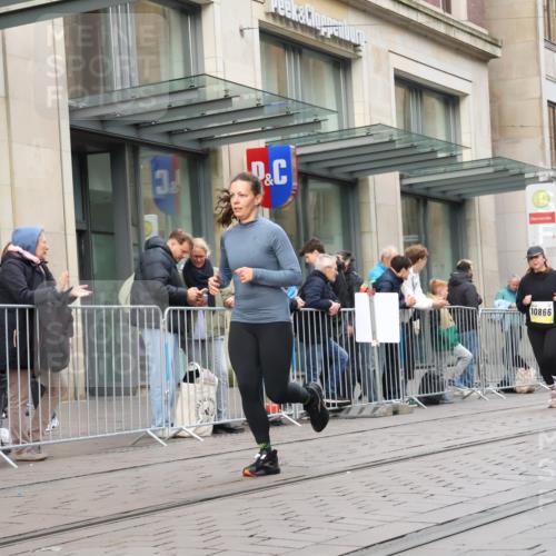05.10.2025 - 20. swb-Marathon Bremen Strokosch-Dieckow http://msf.ph/oto/9269608 05.10.2025 11:07:46 Ziel 8123, 9212, 9401, 9519, 9557, 9599, 9617, 9874, 10125, 10135, 10365, 10366, 10706, 10782, 10783, 10866, 11019, 11232, 11309, 11490, 11670, 11677, 8123, 9212, 9401, 9519, 9557, 9599, 9617, 9874, 10125, 10135, 10365, 10366, 10706, 10782, 10783, 10866, 11019, 11232, 11309, 11490, 11670, 11677 meine-sportfotos.de