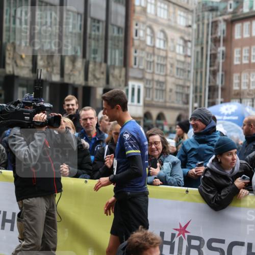 05.10.2025 - 20. swb-Marathon Bremen Yannick Fuchs http://msf.ph/oto/9269637 05.10.2025 12:14:34 Ziel  meine-sportfotos.de