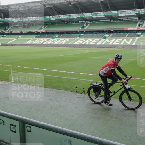 05.10.2025 - 20. swb-Marathon Bremen Michael Burmester http://msf.ph/oto/9269640 05.10.2025 12:39:44 Laufen im Stadion 236, 826, 1198, 1345, 1352, 1392, 1615, 1626, 1925, 2130, 4030, 4629, 4807, 5240, 7551, 8849, 9082, 193, 685, 1329, 1352, 2940, 3975, 5074, 6541, 7999, 8341 meine-sportfotos.de