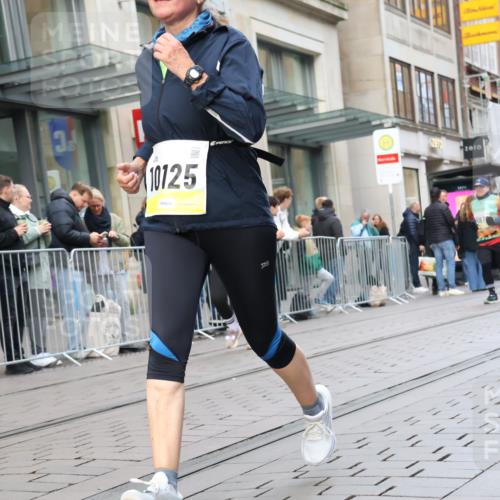05.10.2025 - 20. swb-Marathon Bremen Strokosch-Dieckow http://msf.ph/oto/9269643 05.10.2025 11:07:48 Ziel 8123, 9212, 9353, 9401, 9519, 9557, 9599, 9617, 9874, 10125, 10132, 10135, 10365, 10366, 10706, 10782, 10783, 10866, 11019, 11097, 11232, 11309, 11490, 11670, 11671, 11677, 8123, 9212, 9353, 9401, 9519, 9557, 9599, 9617, 9874, 10125, 10132, 10135, 10365, 10366, 10706, 10782, 10783, 10866, 11019, 11097, 11232, 11309, 11490, 11670, 11671, 11677 meine-sportfotos.de