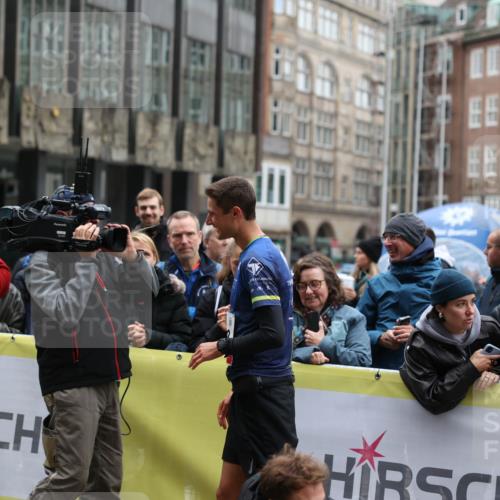 05.10.2025 - 20. swb-Marathon Bremen Yannick Fuchs http://msf.ph/oto/9269650 05.10.2025 12:14:34 Ziel  meine-sportfotos.de