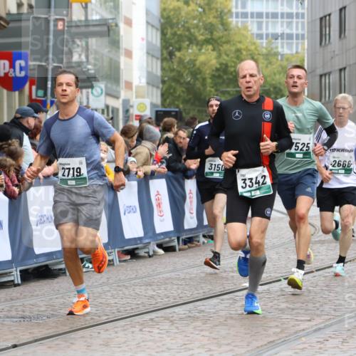 05.10.2025 - 20. swb-Marathon Bremen Strokosch-Dieckow http://msf.ph/oto/9269656 05.10.2025 13:01:15 Ziel 1626, 2666, 2719, 3150, 3342, 3807, 6150, 7525, 8747 meine-sportfotos.de