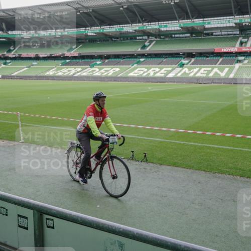 05.10.2025 - 20. swb-Marathon Bremen Michael Burmester http://msf.ph/oto/9269661 05.10.2025 12:39:47 Laufen im Stadion 236, 241, 826, 1198, 1345, 1392, 1615, 1626, 1925, 2130, 4030, 4629, 4807, 5240, 5595, 6444, 7213, 7551, 7883, 8849, 9082, 193, 685, 1329, 1352, 2940, 5074, 6541, 7999, 8341 meine-sportfotos.de