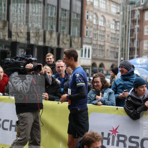 05.10.2025 - 20. swb-Marathon Bremen Yannick Fuchs http://msf.ph/oto/9269662 05.10.2025 12:14:34 Ziel  meine-sportfotos.de
