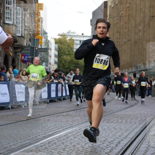05.10.2025 - 20. swb-Marathon Bremen Strokosch-Dieckow http://msf.ph/oto/9269665 05.10.2025 11:09:46 Ziel 9001, 9410, 9538, 9685, 9887, 10316, 10412, 10448, 10672, 10827, 10881, 10886, 11206, 11219, 11486, 11654, 11655 meine-sportfotos.de