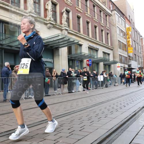 05.10.2025 - 20. swb-Marathon Bremen Strokosch-Dieckow http://msf.ph/oto/9269667 05.10.2025 11:07:49 Ziel 8123, 9353, 9401, 9519, 9557, 9599, 9617, 9874, 10125, 10132, 10135, 10365, 10706, 10782, 10783, 10866, 11019, 11097, 11232, 11309, 11490, 11670, 11671, 11677, 8123, 9353, 9401, 9519, 9557, 9599, 9617, 9874, 10125, 10132, 10135, 10365, 10706, 10782, 10783, 10866, 11019, 11097, 11232, 11309, 11490, 11670, 11671, 11677 meine-sportfotos.de