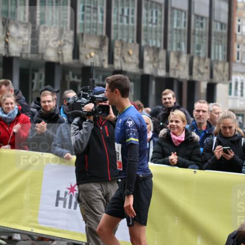 05.10.2025 - 20. swb-Marathon Bremen Yannick Fuchs http://msf.ph/oto/9269670 05.10.2025 12:14:35 Ziel  meine-sportfotos.de