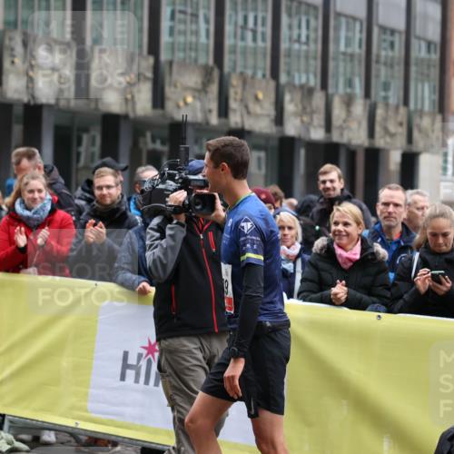 05.10.2025 - 20. swb-Marathon Bremen Yannick Fuchs http://msf.ph/oto/9269676 05.10.2025 12:14:36 Ziel  meine-sportfotos.de
