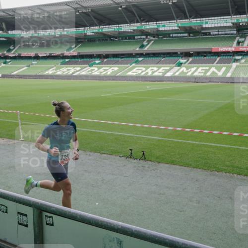 05.10.2025 - 20. swb-Marathon Bremen Michael Burmester http://msf.ph/oto/9269677 05.10.2025 12:39:52 Laufen im Stadion 133, 236, 241, 826, 1198, 1345, 1392, 1615, 1626, 1812, 1925, 2130, 4030, 4629, 5240, 5595, 6075, 6444, 7213, 7551, 7883, 8849, 193, 685, 1329, 1352, 2940, 4807, 5074, 6541, 7999, 8341, 9082 meine-sportfotos.de