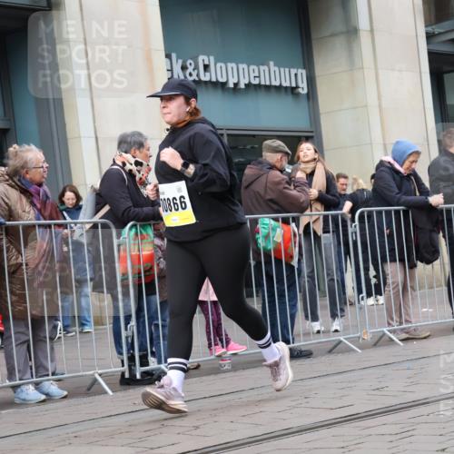 05.10.2025 - 20. swb-Marathon Bremen Strokosch-Dieckow http://msf.ph/oto/9269679 05.10.2025 11:07:50 Ziel 8123, 9353, 9401, 9519, 9557, 9599, 9617, 9874, 10125, 10132, 10365, 10706, 10782, 10783, 10866, 11019, 11097, 11232, 11309, 11490, 11670, 11671, 11677, 8123, 9353, 9401, 9519, 9557, 9599, 9617, 9874, 10125, 10132, 10365, 10706, 10782, 10783, 10866, 11019, 11097, 11232, 11309, 11490, 11670, 11671, 11677 meine-sportfotos.de