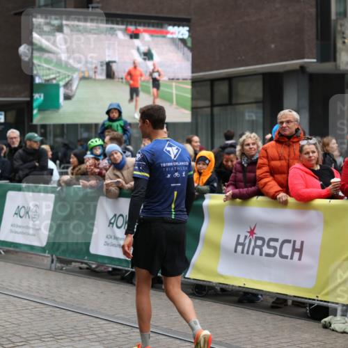05.10.2025 - 20. swb-Marathon Bremen Yannick Fuchs http://msf.ph/oto/9269695 05.10.2025 12:14:38 Ziel  meine-sportfotos.de