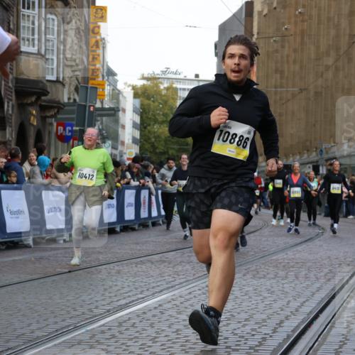05.10.2025 - 20. swb-Marathon Bremen Strokosch-Dieckow http://msf.ph/oto/9269697 05.10.2025 11:09:46 Ziel 9001, 9410, 9538, 9685, 9887, 10316, 10412, 10448, 10672, 10827, 10881, 10886, 11206, 11219, 11486, 11654, 11655 meine-sportfotos.de