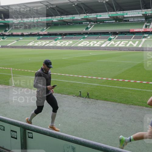 05.10.2025 - 20. swb-Marathon Bremen Michael Burmester http://msf.ph/oto/9269701 05.10.2025 12:39:53 Laufen im Stadion 133, 236, 241, 826, 1198, 1345, 1392, 1615, 1626, 1812, 1925, 2130, 4030, 4629, 5240, 5595, 6075, 6444, 7213, 7551, 7883, 8849, 685, 1329, 1352, 2940, 4807, 5074, 6541, 7999, 8341, 9082 meine-sportfotos.de