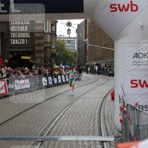 05.10.2025 - 20. swb-Marathon Bremen Yannick Fuchs http://msf.ph/oto/9269710 05.10.2025 12:14:44 Ziel 1122 meine-sportfotos.de