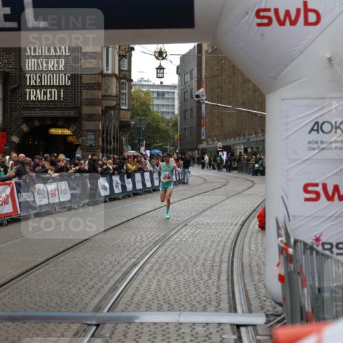 05.10.2025 - 20. swb-Marathon Bremen Yannick Fuchs http://msf.ph/oto/9269718 05.10.2025 12:14:45 Ziel 1122 meine-sportfotos.de