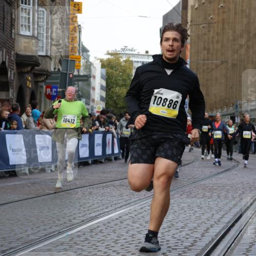05.10.2025 - 20. swb-Marathon Bremen Strokosch-Dieckow http://msf.ph/oto/9269724 05.10.2025 11:09:46 Ziel 9001, 9410, 9538, 9685, 9887, 10316, 10412, 10448, 10672, 10827, 10881, 10886, 11206, 11219, 11486, 11654, 11655 meine-sportfotos.de