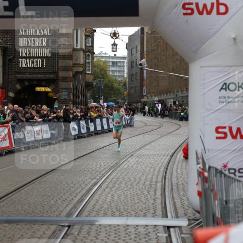 05.10.2025 - 20. swb-Marathon Bremen Yannick Fuchs http://msf.ph/oto/9269727 05.10.2025 12:14:45 Ziel 1122 meine-sportfotos.de