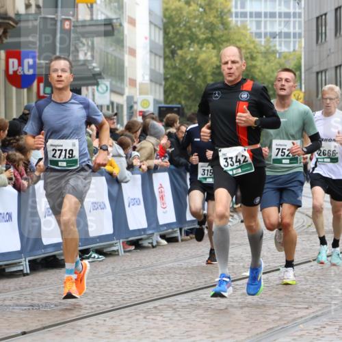 05.10.2025 - 20. swb-Marathon Bremen Strokosch-Dieckow http://msf.ph/oto/9269729 05.10.2025 13:01:15 Ziel 1626, 2666, 2719, 3150, 3342, 3807, 6150, 7525, 8747 meine-sportfotos.de