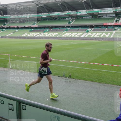 05.10.2025 - 20. swb-Marathon Bremen Michael Burmester http://msf.ph/oto/9269755 05.10.2025 12:39:56 Laufen im Stadion 133, 236, 241, 826, 1198, 1345, 1392, 1615, 1626, 1812, 1925, 2118, 2130, 4030, 4629, 5240, 5595, 6075, 6444, 7213, 7274, 7551, 7883, 8849, 685, 1329, 1352, 2940, 4629, 4807, 6541, 7999, 8341, 9082 meine-sportfotos.de