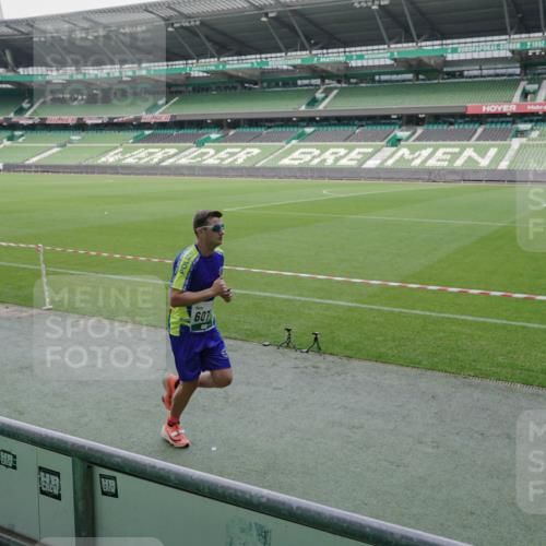 05.10.2025 - 20. swb-Marathon Bremen Michael Burmester http://msf.ph/oto/9269772 05.10.2025 12:40:00 Laufen im Stadion 133, 236, 241, 826, 1198, 1345, 1392, 1615, 1626, 1812, 1925, 2118, 2130, 4030, 5240, 5595, 6075, 6444, 7213, 7274, 7766, 7883, 8849, 1352, 4629, 4807, 7551, 7999, 9082 meine-sportfotos.de