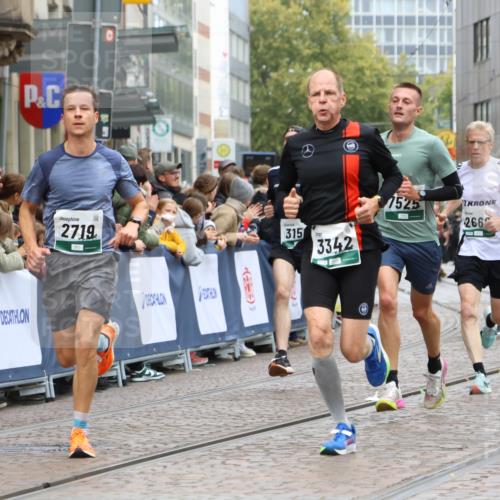 05.10.2025 - 20. swb-Marathon Bremen Strokosch-Dieckow http://msf.ph/oto/9269794 05.10.2025 13:01:15 Ziel 1626, 2666, 2719, 3150, 3342, 3807, 6150, 7525, 8747 meine-sportfotos.de